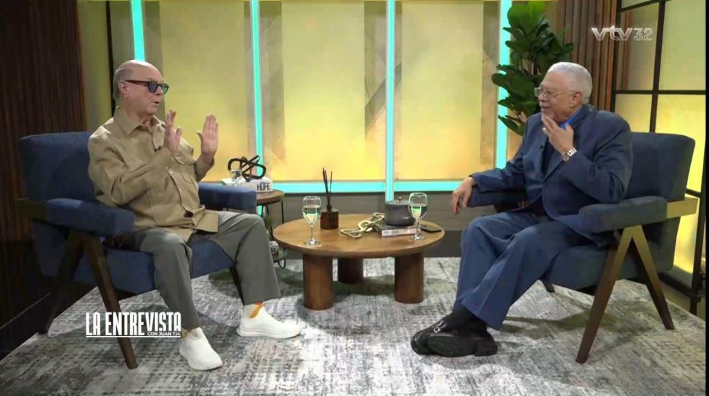Hipolito Mejia y Juan TH
