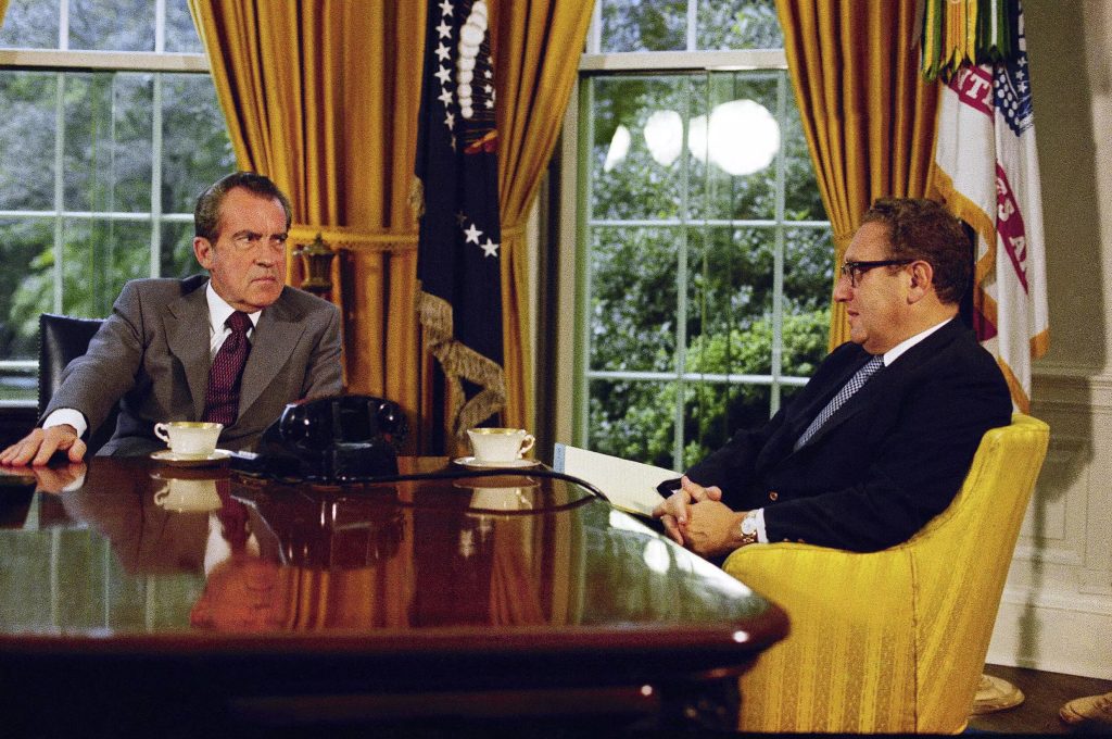 Richard Nixon y el secretario Henry Kissinger