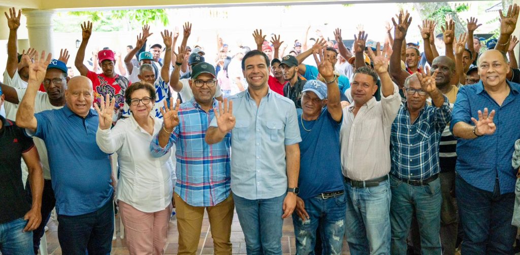 Roberto juramenta dirigentes del PLD
