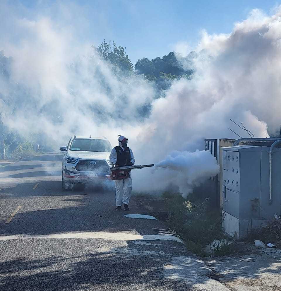 Salud Publica se mantiene vigilante por aumento casos de dengue y continua operativos de fumigacion1