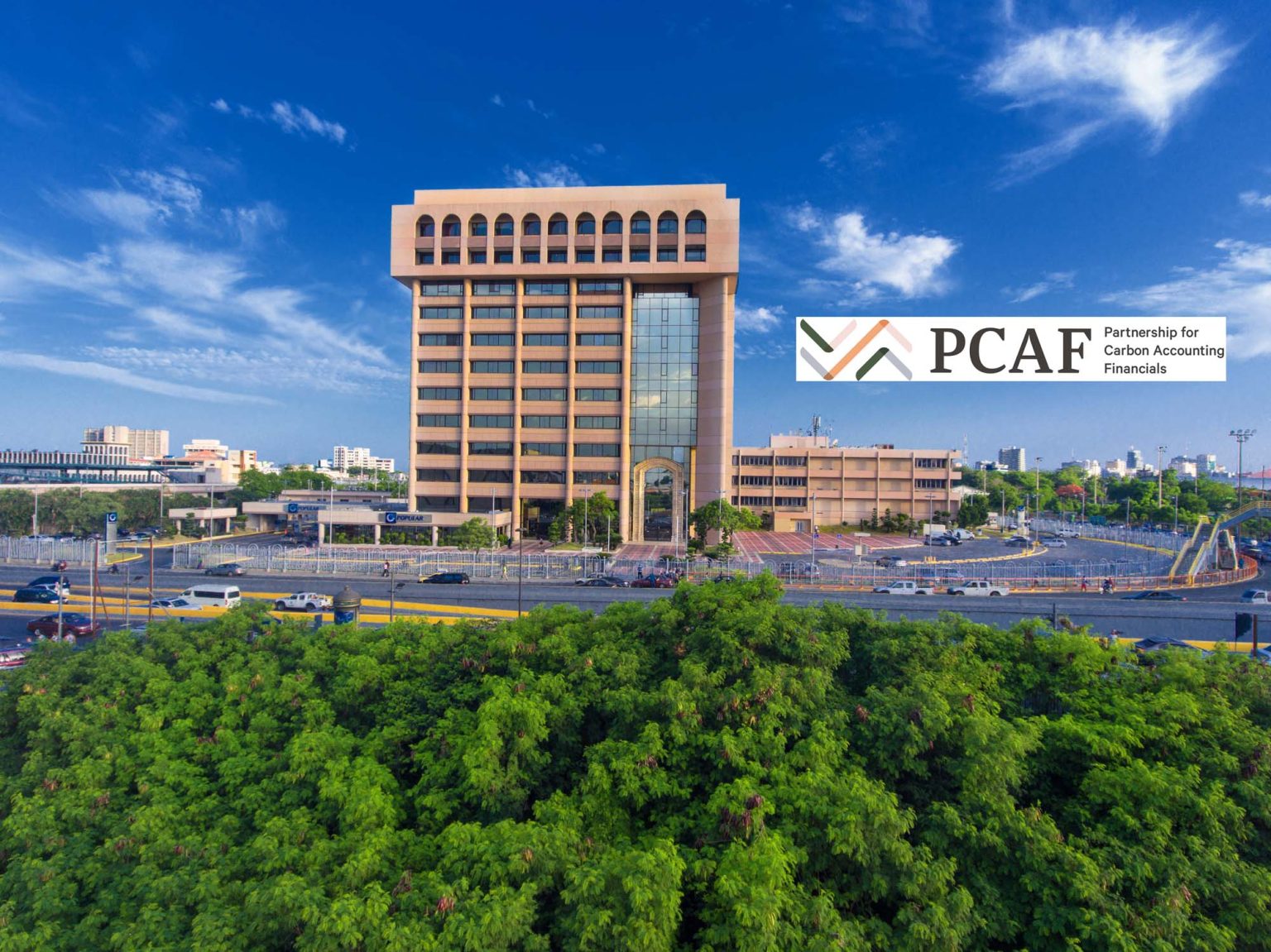 Torre Popular con el logo del PCAF