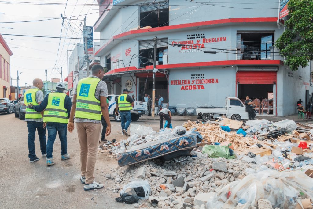 ADN interviene Villa Consuelo recuperando espacios publicos ocupados por negocios