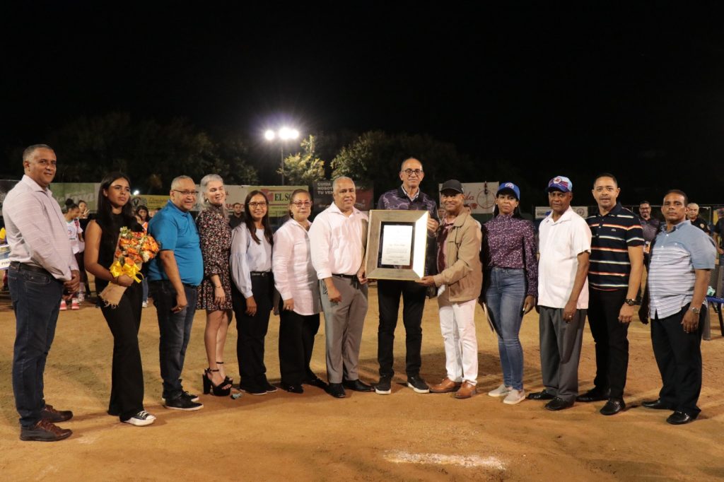 Amaprosan dedica Semana Deportiva al director de Coraasan Amaprosan dedica Semana Deportiva al director de Coraasan