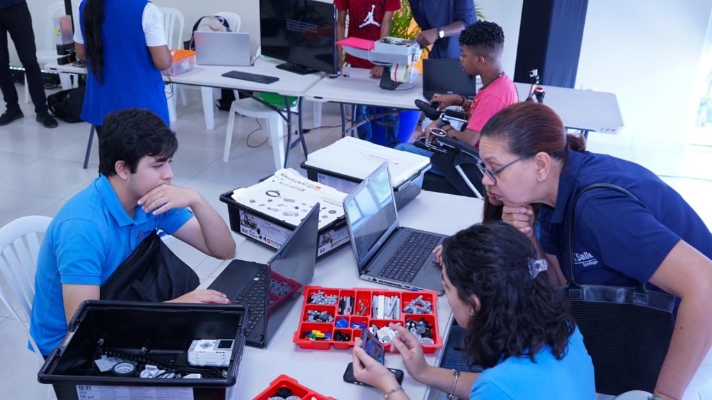 Equipos de Robotica Dominicano Viajaran a la Olympiada mundial de robotica en panama2