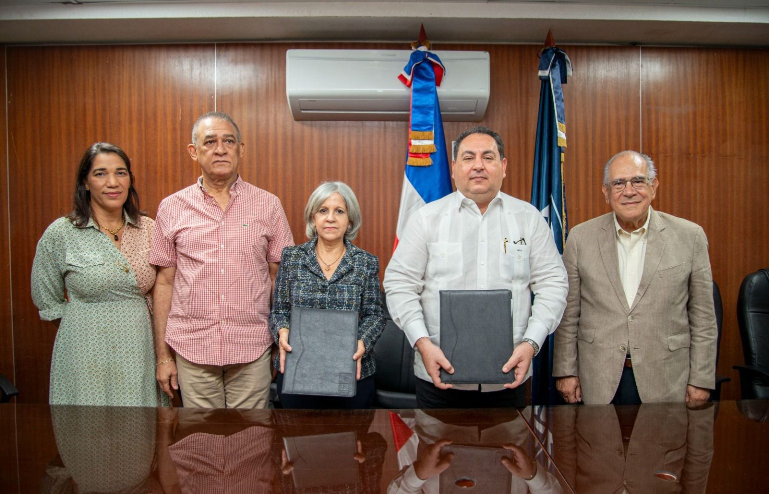 Fundacion Dominicana de Infectologia y SNS firman acuerdo para robustecer Atencion Primaria en San Pedro de Macoris