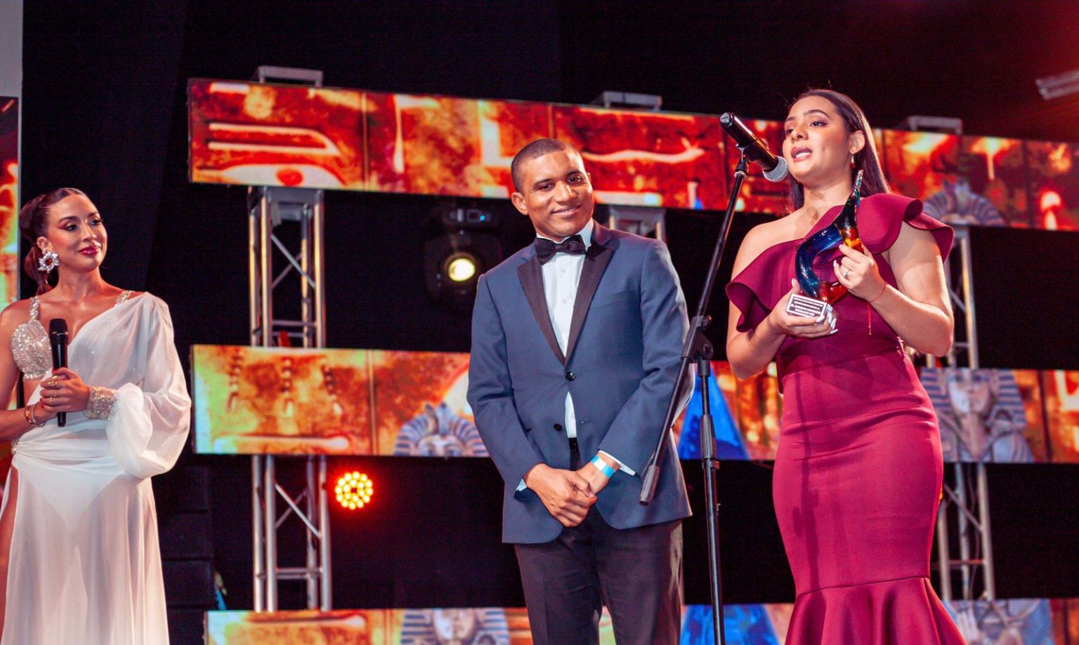 Fundacion GBC recibe reconocimiento en premios Glamour Music Awards e1698199092163