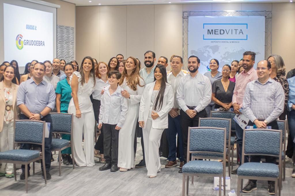 Fundadores de MEDVITA realizan el primer encuentro odontologico y el lanzamiento de los productos1