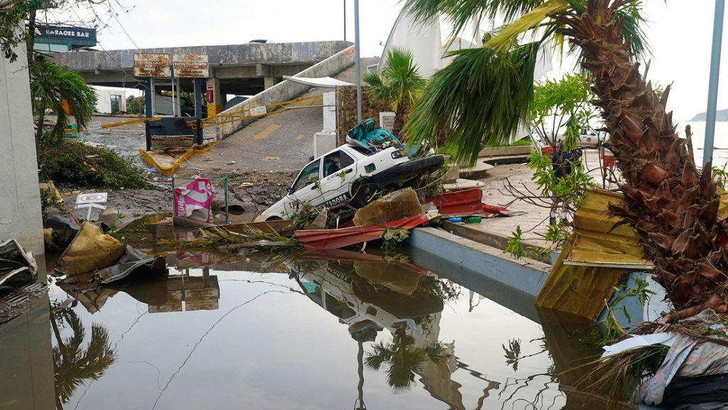 Gobierno de Mexico confirma 27 muertos y 4 desaparecidos tras el paso del huracan Otis