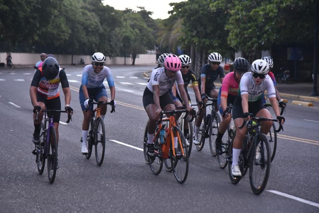 Joshua Hiciano conquista categoria elite clasico de Ciclismo Clasico Puerto Plata insuperable 2023a