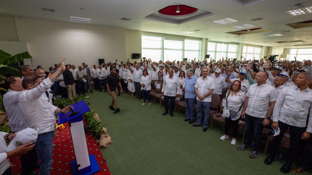 Abinader destaca logros alcanzados en sector agropecuario en su tres años de gestión Limber cruz juramenta el sector agropecuario