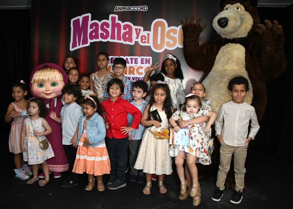 Milex Kinder Gold del espectaculo Masha y el Oso rescate en el circo show en vivo