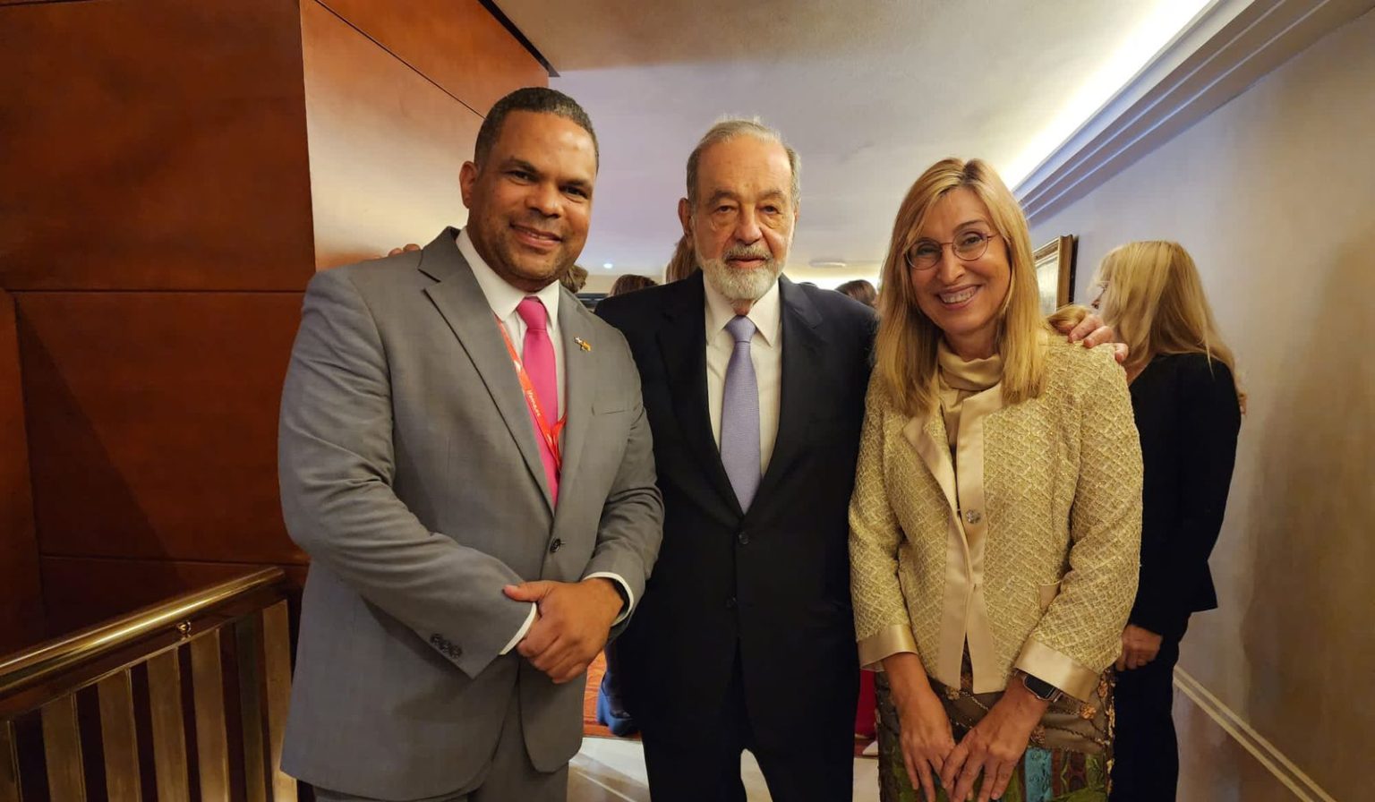 Moises Gonzalez entrevista a Carlos Slim en Madrid e1698670263101