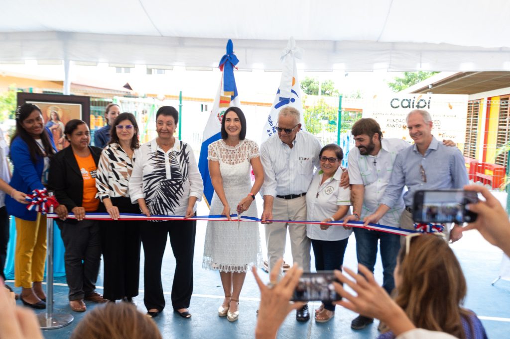 Raquel arbaje y la directora ejecutiva del INIAPI inauguran el CAIPI de Cogestion La Merced
