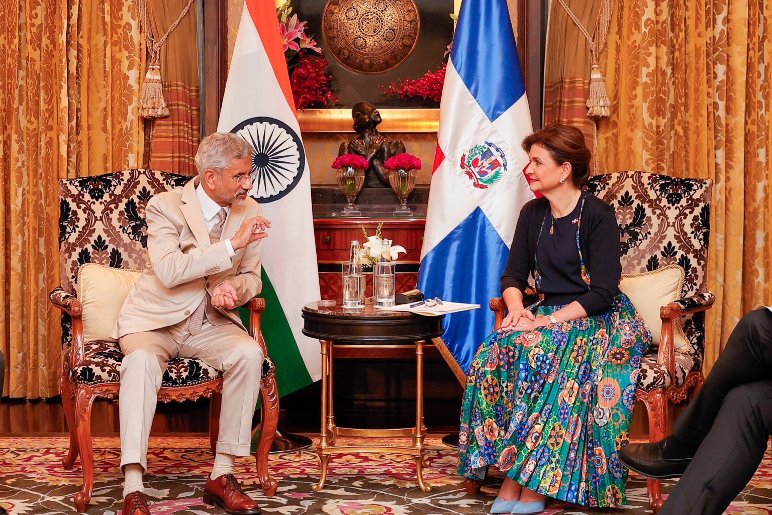 Vicepresidenta Raquel pena llega a la India e inicia de inmediato su agenda