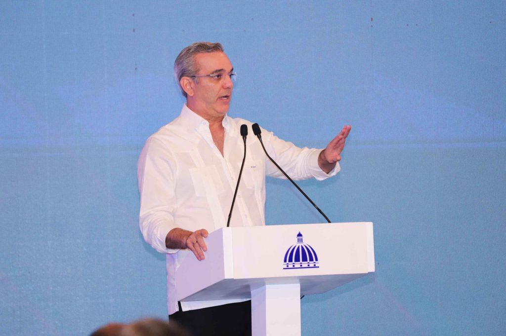Abinader dice ya estan disponibles RD 3 mil millones para mecanizacion mano de obra en sectores agricola y construccion