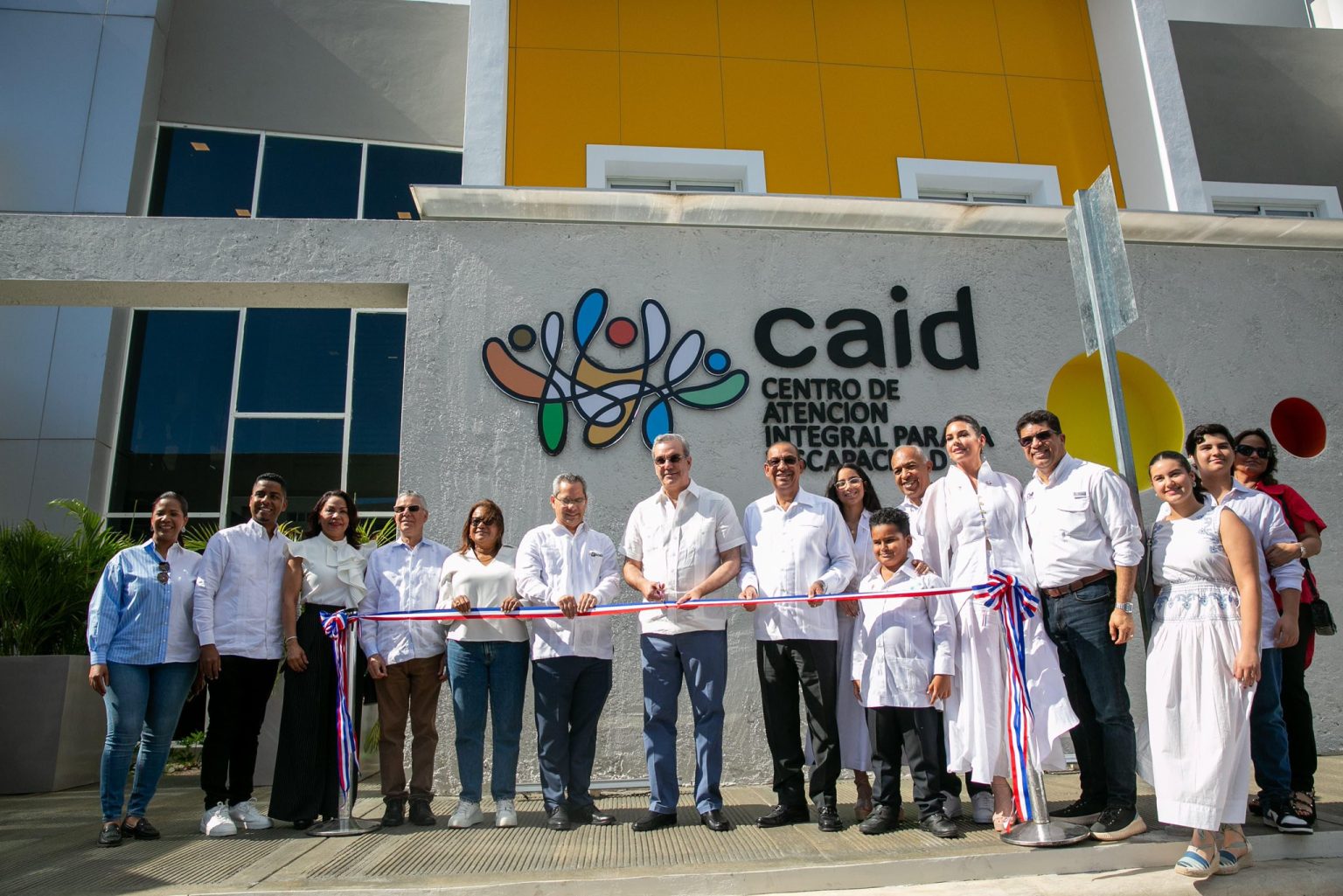 Abinader inaugura CAID en SDE