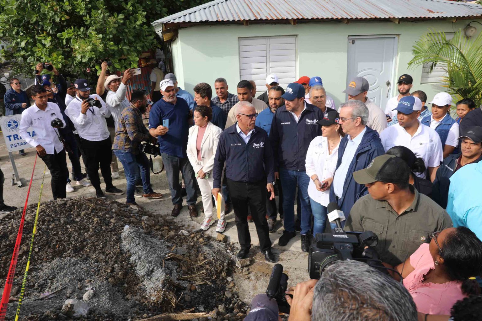 Abinader recorre zonas de desastre en provincias Duarte y San Jose de Ocoa