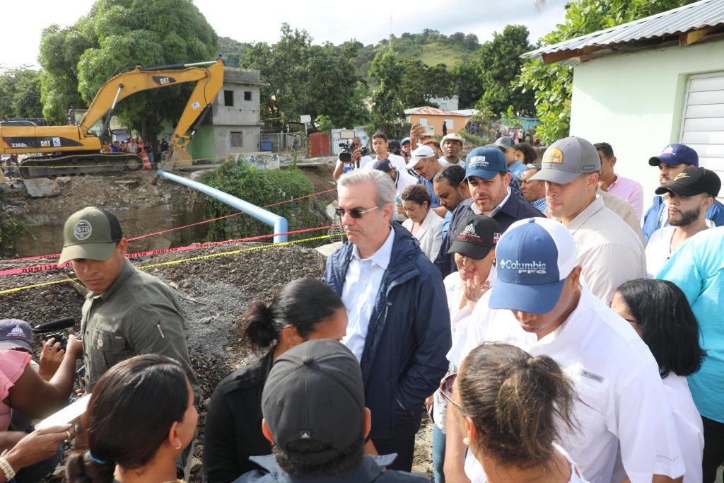 Abinader recorre zonas de desastre en provincias Duarte y San Jose de Ocoa2