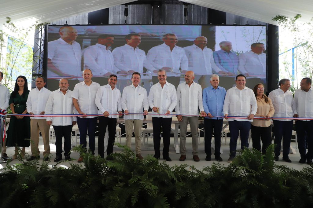 Abinader reitera su apoyo al sector Zona Franca por sus grandes logros en momentos dificiles