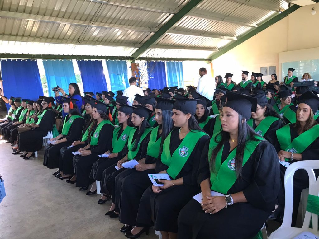 Asociacion Hijos ausentes de Jarabacoa entregan dos nuevos profesionales al pais dentro de su programa de Becas
