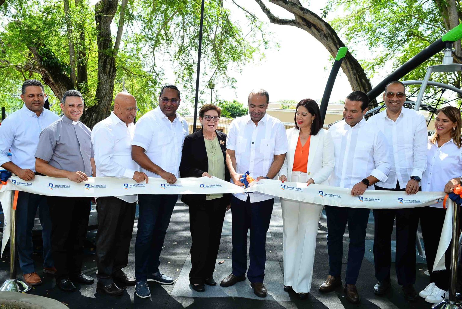 Banreservas y el Ayuntamiento de Salcedo inauguran Parque Elpidio Rojas