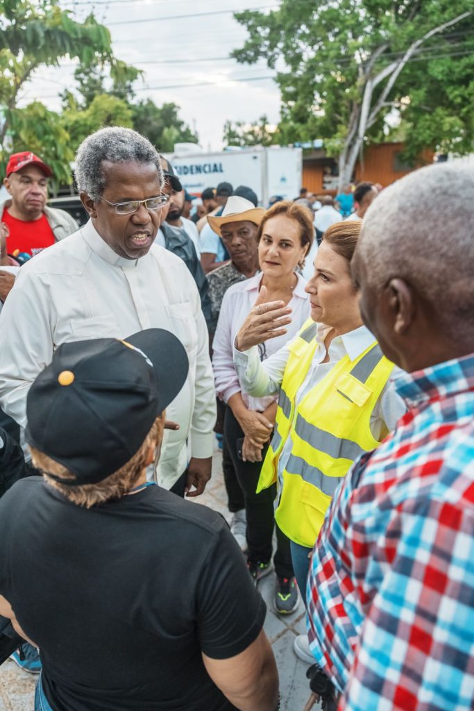 Carolina Mejia evalua danos por lluvias en recorrido por la capital