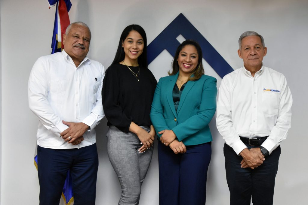 Cristian Reyna Presidente Ejecutivo BANFONDESA imparte capacitacion en Energia Fotovoltaica