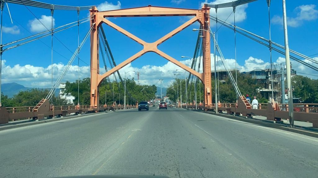 Puente Hermanos Patino en Santiago sin problema