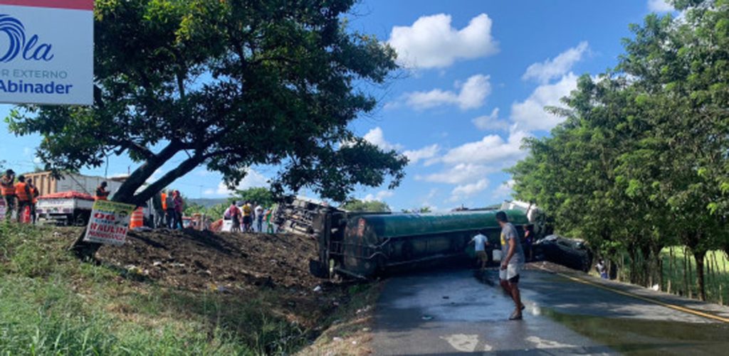 accidente ocurrio en un tramo de la autopista Duarte perteneciente al municipio El Pino provincia La Vega1