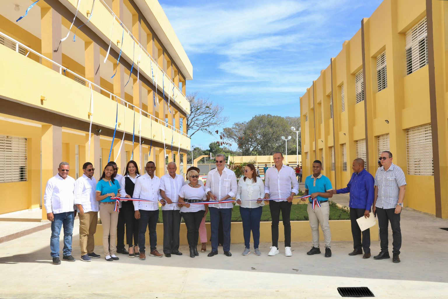 Abinader inaugura Liceo jornada extendida de 27 aulas que beneficiara mas de mil estudiantes