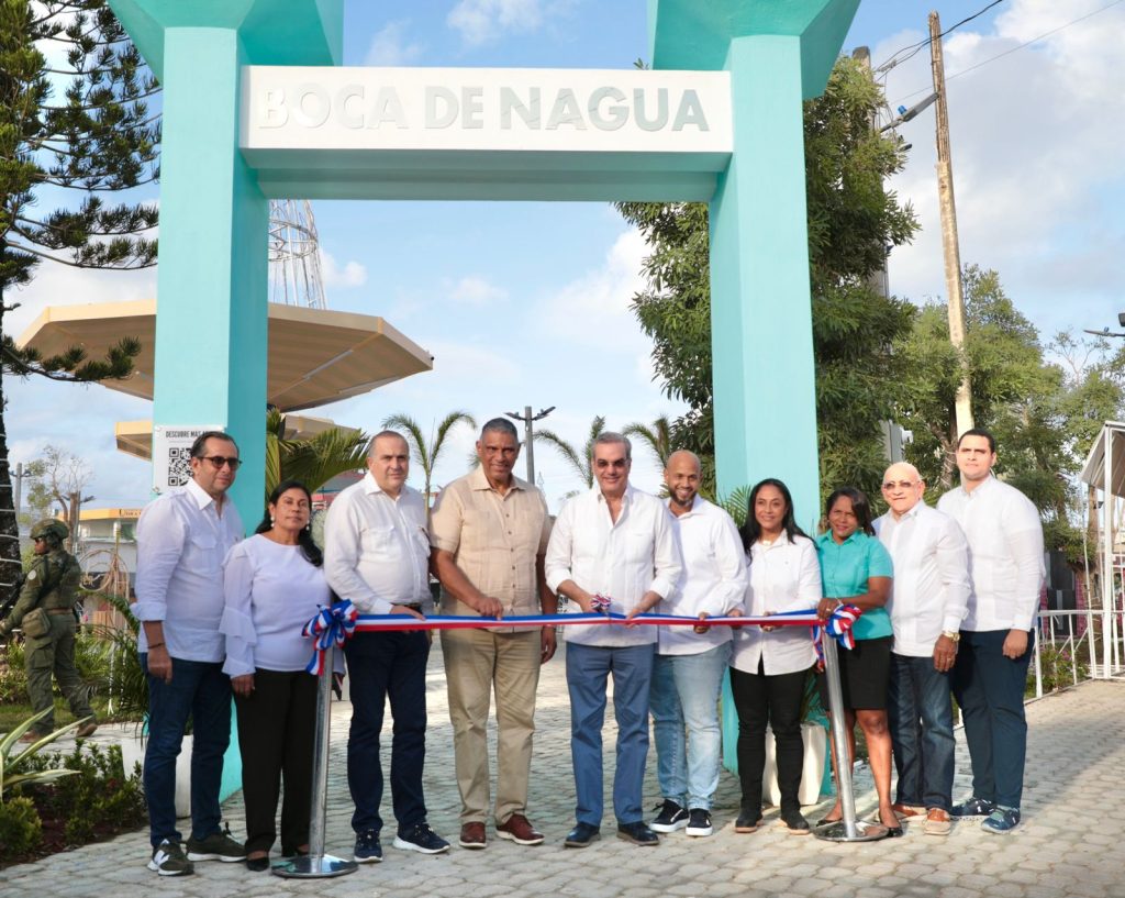 Abinader inaugura en Nagua nuevas instalaciones ITLA campo de beisbol y parque central