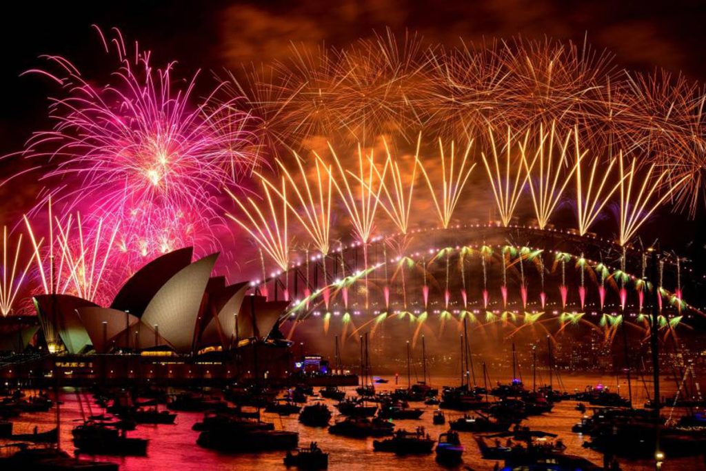 El mundo da la bienvenida al 2024 con fuegos artificiales y fiestas multitudinarias