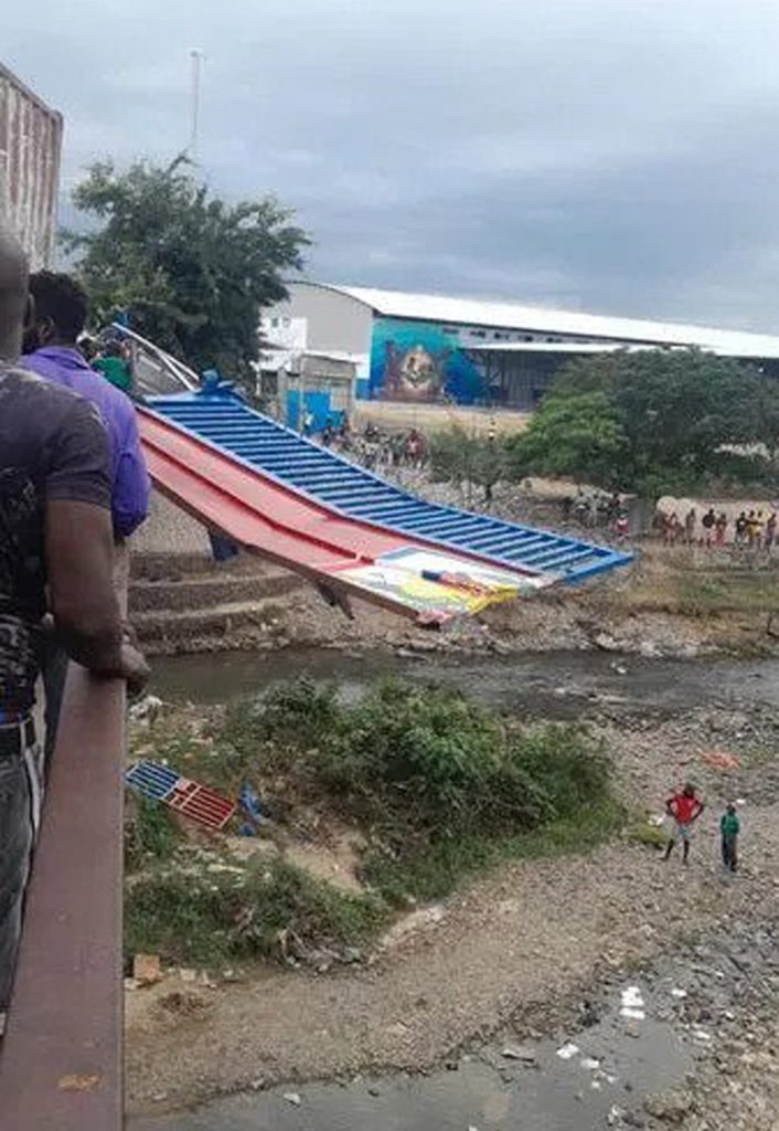 Haitianos entran en masa al mercado de Dajabon tras rotura de puerta fronteriza