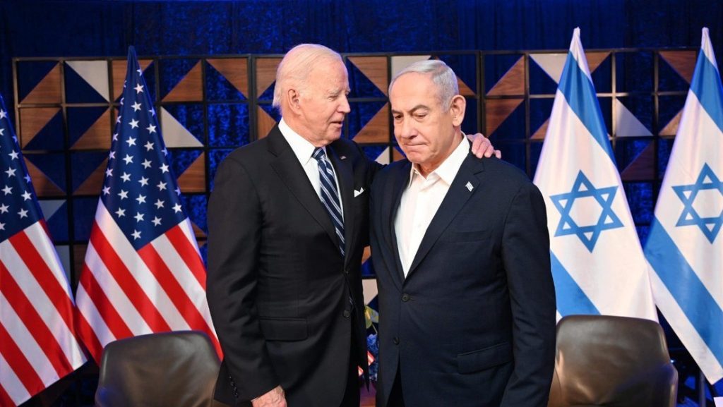 Joe Biden con el primer ministro israeli Benjamin Netanyahu