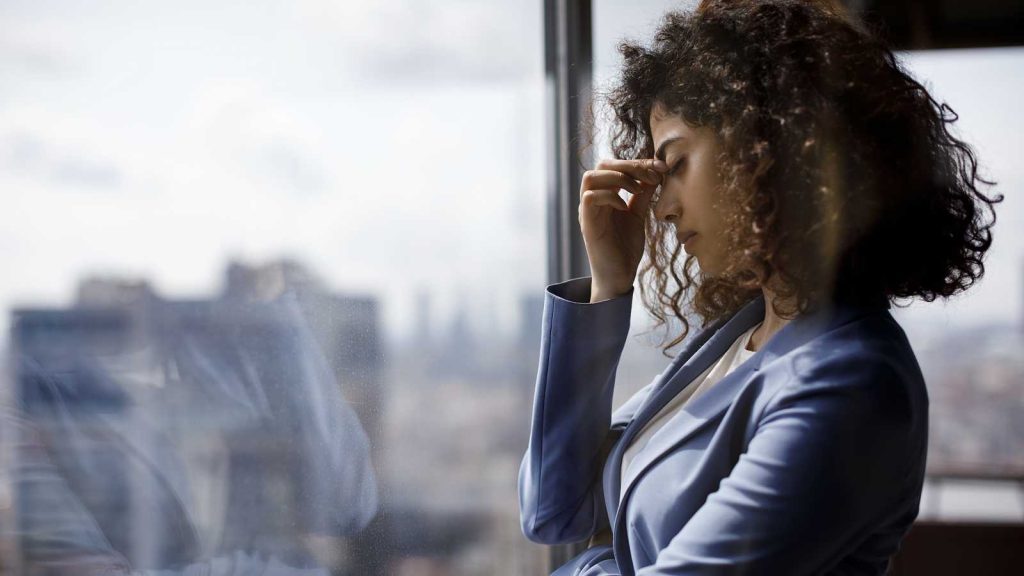 Mujeres ascendidas a directivas cuando la empresa esta en crisis