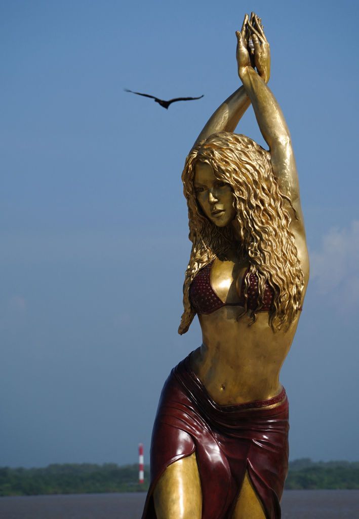 Shakira ya tiene estatua en Barranquilla con falta de ortografia incluida1