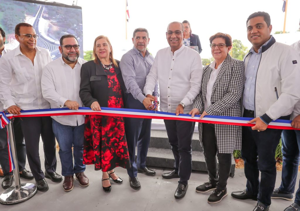 puentes El Cangrejo y de Sabaneta en Puerto Plata y La Vega