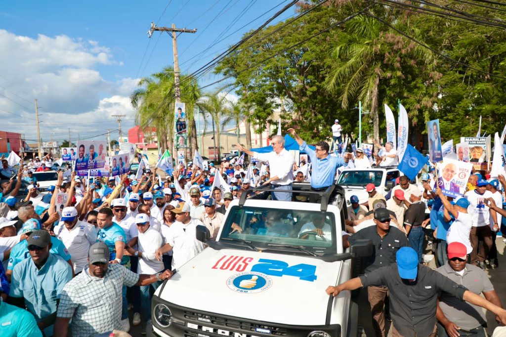 Abinader concluye recorrido en apoyo a los candidatos a las alcaldias de Santo Domingo Este Boca Chica y Guerra1