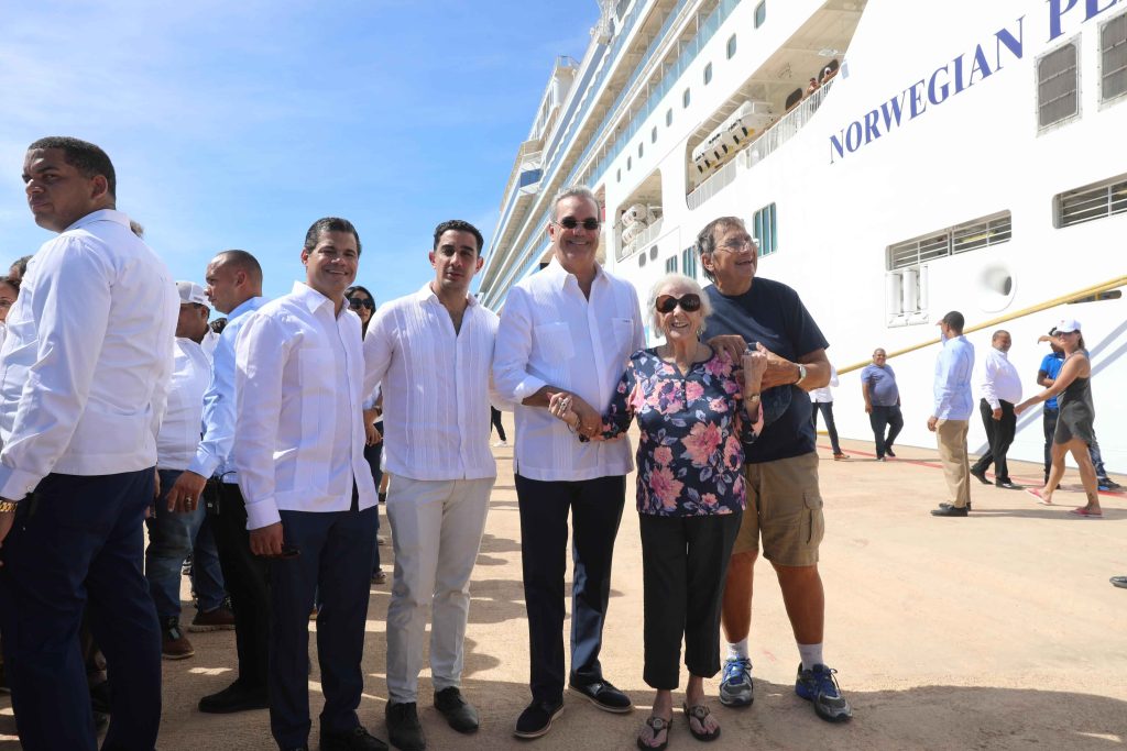 Presidente Abinader hace historia cumple su promesa a Pedernales y al sur con la inauguración de puerto turístico y recibimiento de primer crucero Abinader en Pedernales y al sur con la inauguracion de puerto turistico y recibimiento de primer crucero