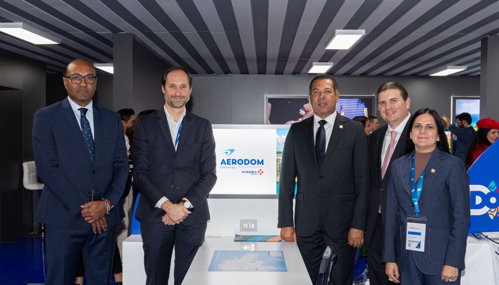 Air Century promueve la interconexión entre Europa y El Caribe en FITUR Danilo Rosario Fabien Gourdon Ysidro Garcia Andres Marranzini y Deyanira Pappaterra