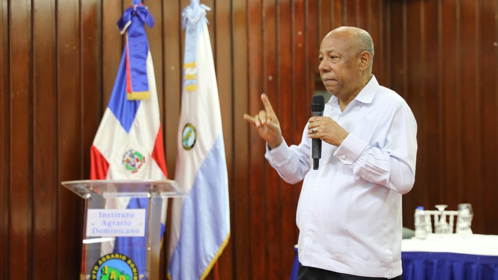 Director IAD recibe informes para propuestas de transformación institucional Francisco Guillermo Garcia eljacaguero