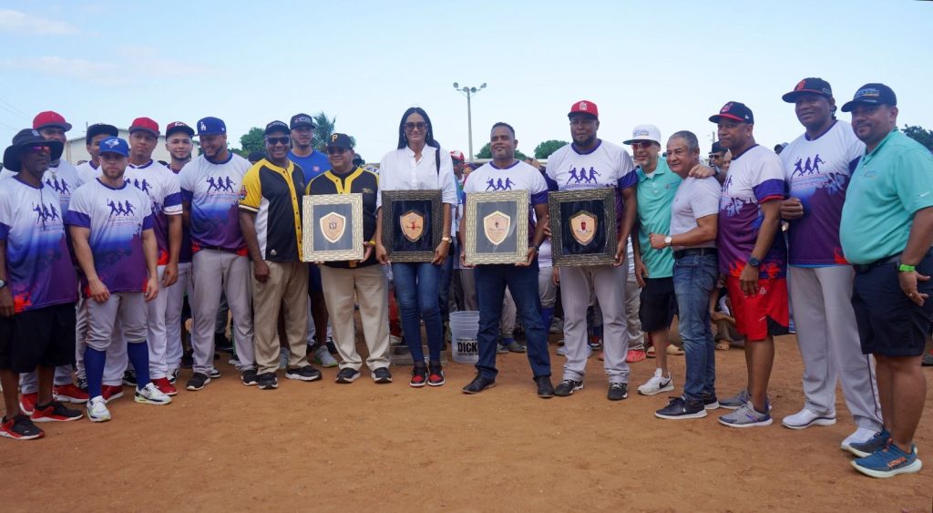 International Sport Fundacion Lessport Academy entregan utiles deportivos a 500 Ninos