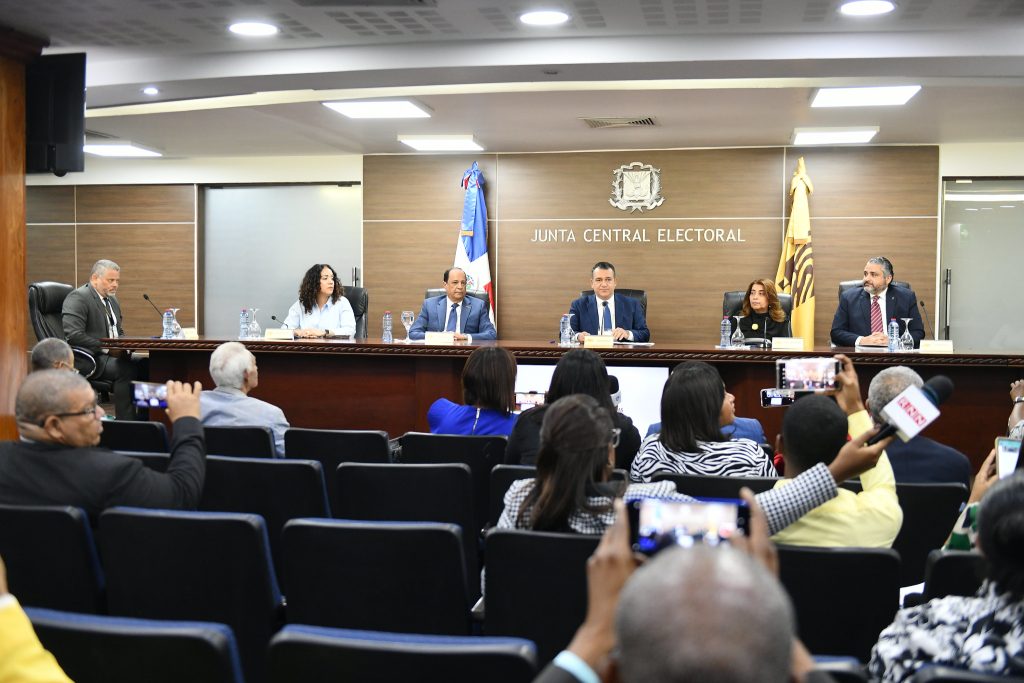 JCE da a conocer el informe de la auditoria tecnica realizada por el IIDH CAPEL