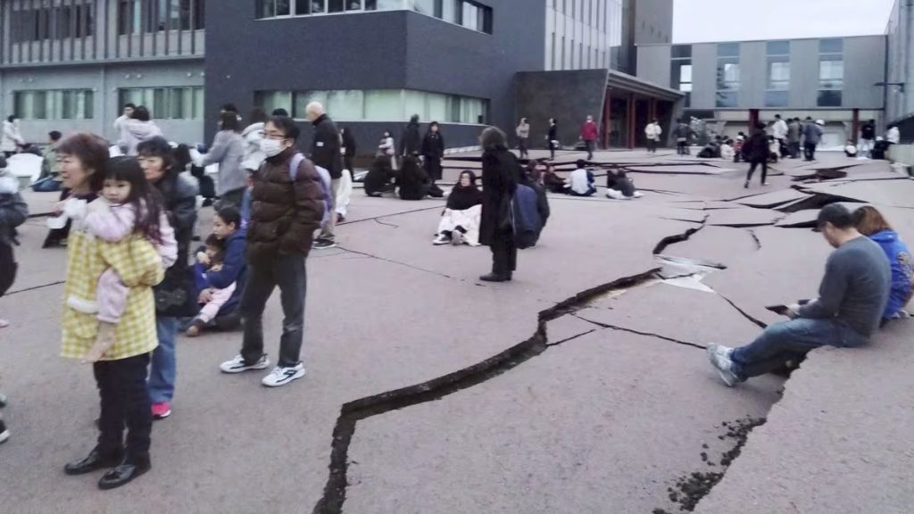 Japon activa la alerta de tsunami en su costa occidental tras un terremoto de magnitud 74a