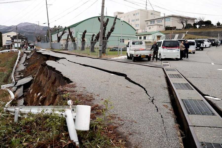 Japon activa la alerta de tsunami en su costa occidental tras un terremoto de magnitud 74b