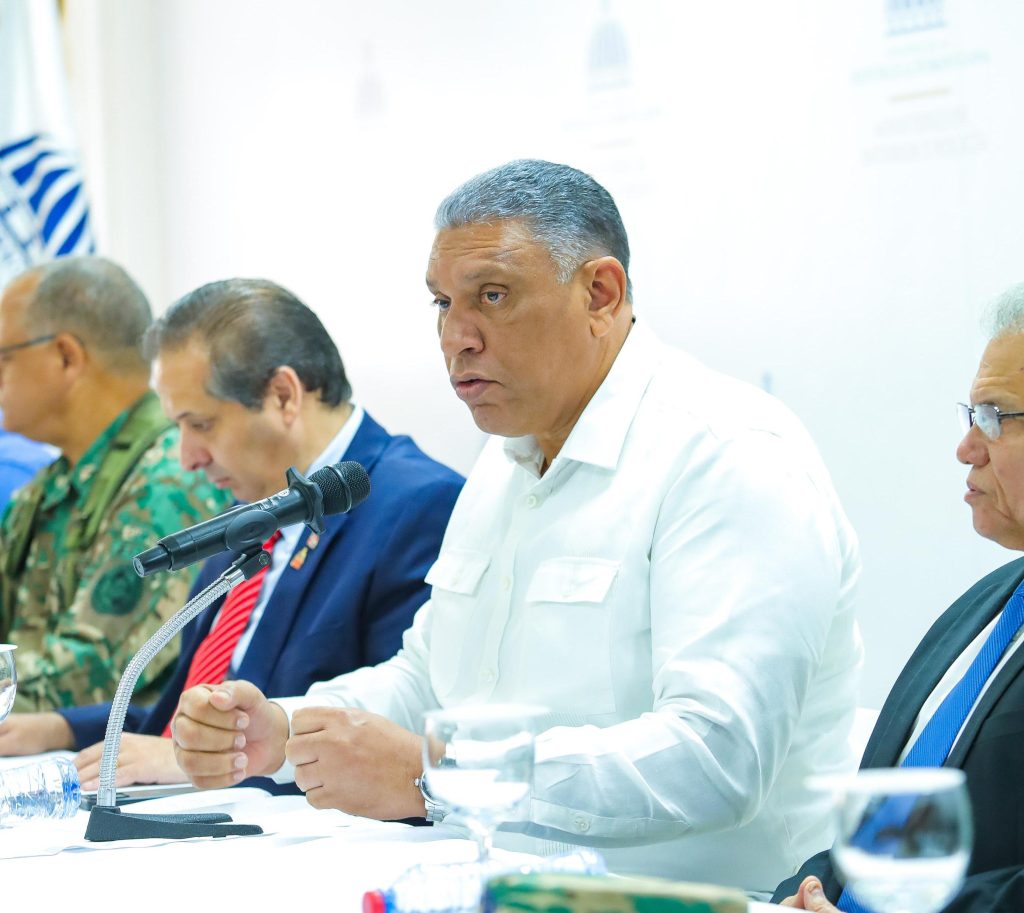 Reservas militares y policías garantizarán seguridad en hospitales Jesus Vasquez Martinez chu eljacaguero 1