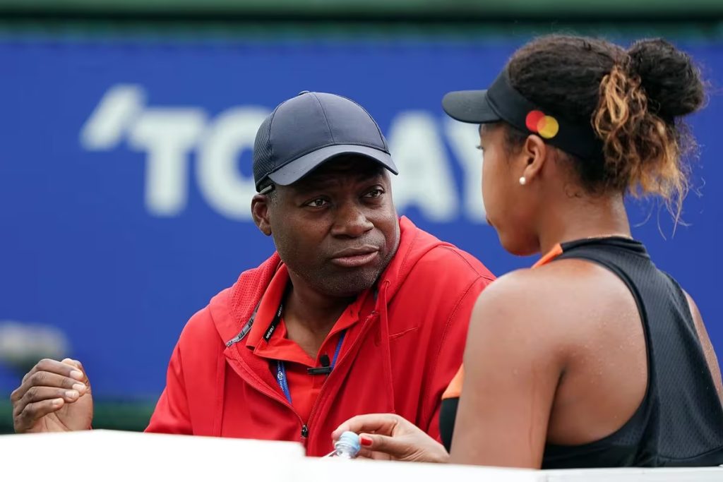 Leonard Francois junto a Naomi Osaka