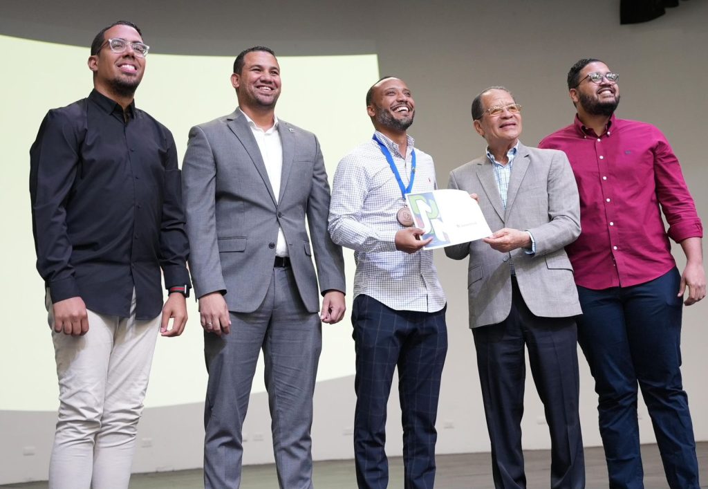 Lider politico y comunitario de la juventud Jose Gabriel Sosa Cedeno es electo finalista del Premio Nacional de la Juventud 2024