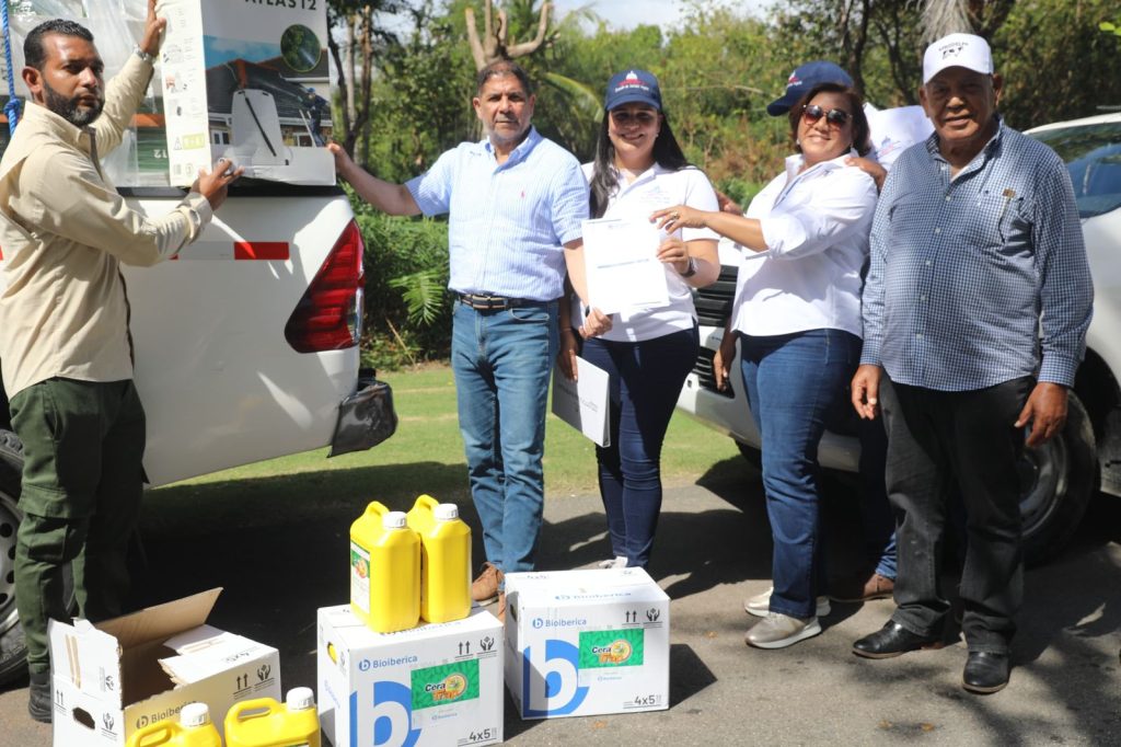 Delegación Multinacional Trabaja Para Erradicar la Mosca del Mediterráneo agricultura Multinacional Trabaja Para Erradicar la Mosca