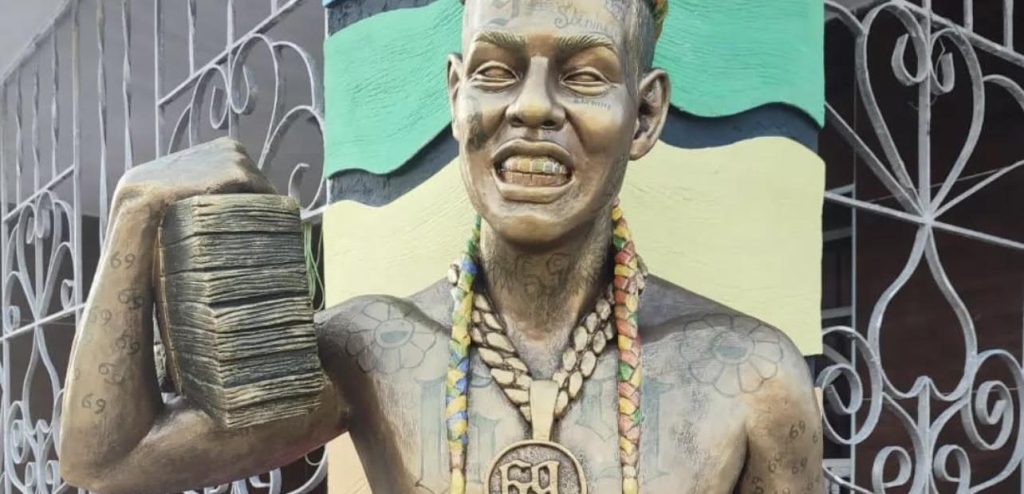 escultura de Tekashi